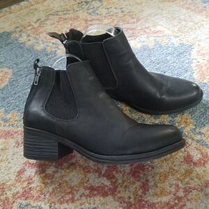 Pierre Dumas double zip back black booties boots size 9